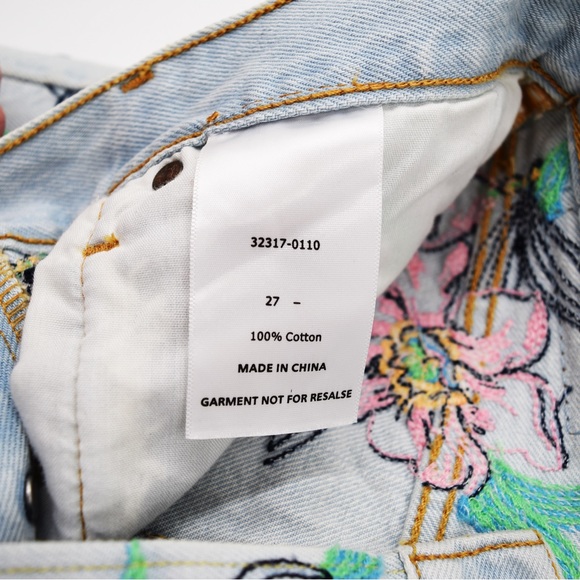 NWOT LEVI’S PREMIUM 501 High Rise Denim Hella Bloom Embroidered Floral Shorts - Picture 5 of 8